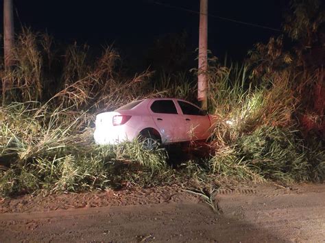 Carro Roubado Bate Em Poste Ap S Persegui O E Tiroteio Em Betim E