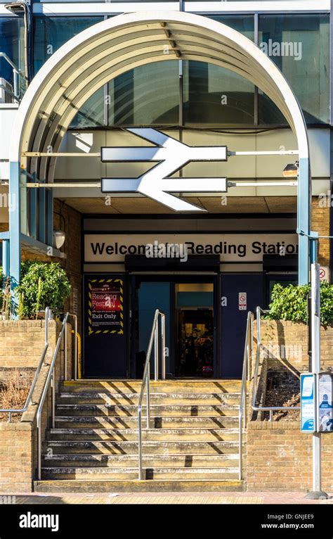 A view of Reading railway station Stock Photo - Alamy