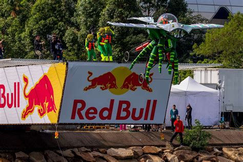 BLANKSPACE歡樂天地射牙仔點樣飛出叢圍贏Red Bull Flugtag 飛行日