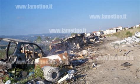 Lamezia Ancora Auto E Rifiuti Dati Alle Fiamme All Ingresso Del Campo