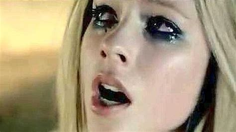 Avril Lavigne Le Clip Wish You Were Here