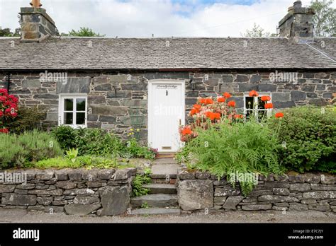 Stone House Cottage Garden Hi Res Stock Photography And Images Alamy