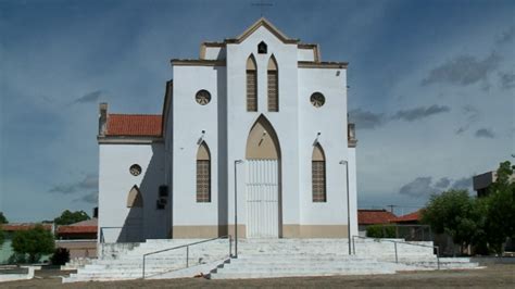 Pastor é suspeito de atirar arma caseira em atual namorado da ex em