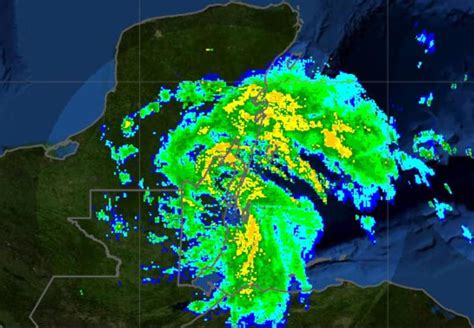 Tormenta Nadine Toca Tierra En Belice Deja Lluvias En Honduras Y Guatemala