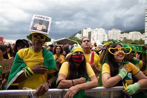 O hexa do Brasil passa por Tite dançando o pombo e Vini bailando à vontade