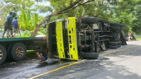 Kronologi Truk Bulog Terbalik Di Sinjai Timur Ton Beras Tumpah Ke