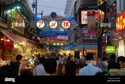 Tokio ameyayokocho fotografías e imágenes de alta resolución Alamy