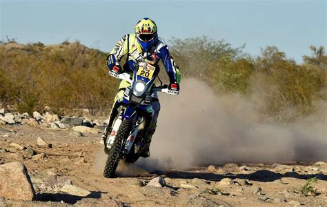 Dakar 2016 A Alain Duclos Le Roban El Casco En Plena Etapa