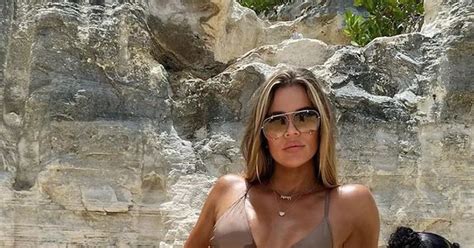 Khloe Kardashian Unveils Six Pack In Tiny Bikini As Sister Kim Labels Her Body Goals Irish