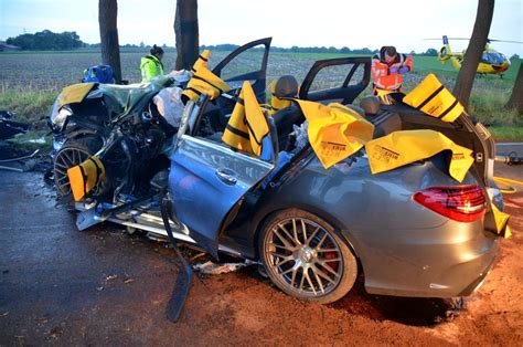 Zwei Schwerverletzte Bei Unfall Auf Landesstra E In Der Gemarkung