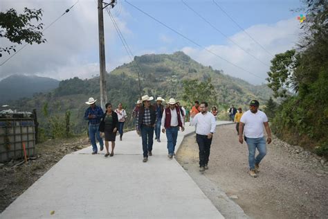 Avanza pavimentación del camino de acceso a Texcatepec Cuitláhuac