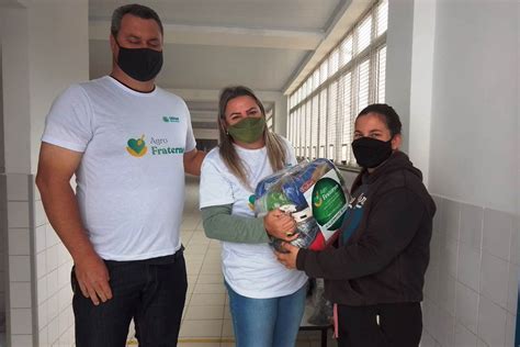 Teresópolis distribui cestas de alimentos do programa Agro Fraterno a