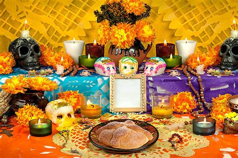 Cómo hacer un altar de muertos y qué significa cada elemento