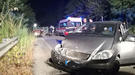 Castelpoto Incidente Stradale Tra Due Auto E Un Trattore Foto Lab Tv