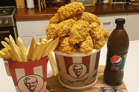 Mind Blown An Australian Recreated Kfc Bucket Meal As A Cake Set