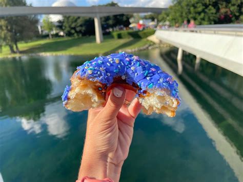 REVIEW 50th Anniversary EARidescent Croissant Doughnut Fails To Shine