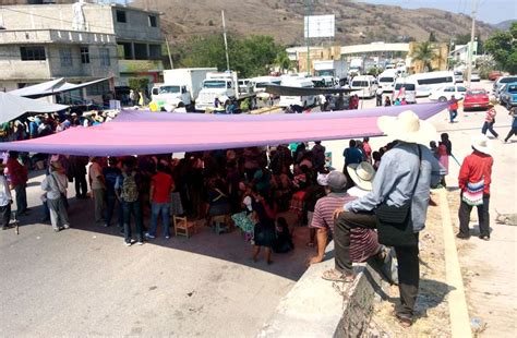 Repiten Padres Y Maestros Bloqueo A Carreteras De Chilapa Para Exigir