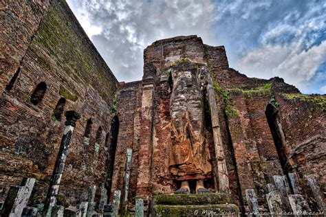 Cycling the Ancient City of Polonnaruwa - A Nomadic Existence