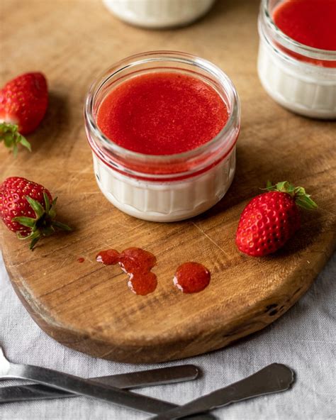 Panna Cotta Et Coulis De Fraises