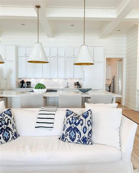 19 Examples Of Stunning White Kitchens With Blue Islands