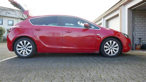 Seitenansicht Orginal Opel Astra J WinterräderDunlop 215 50R17 95H