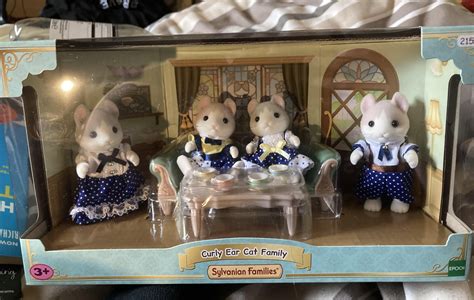 My curly ear cat family set is finally here ! : r/sylvanianfamilies