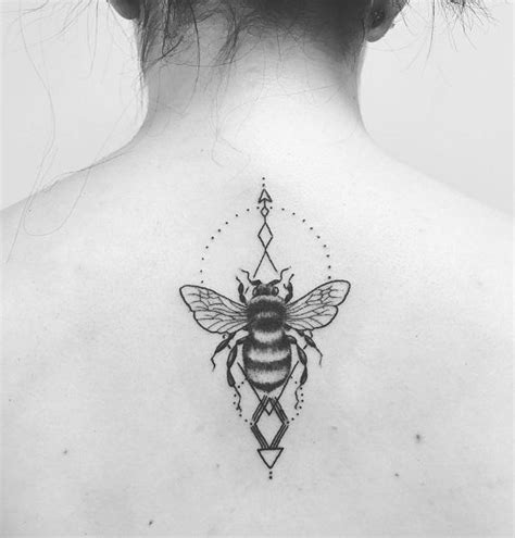 Minimalist Tiny Bee Tattoo - Wiki Tattoo