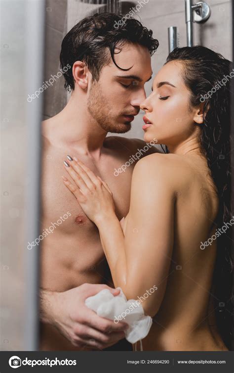 Sexy Hombre Desnudo Atractiva Mujer Abraz Ndose Cabina Ducha