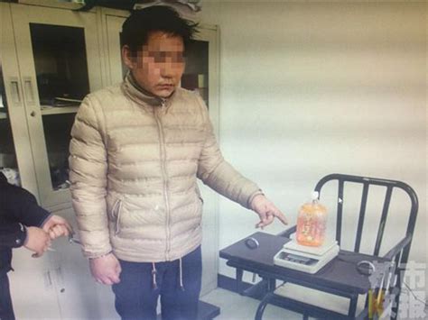 男子拿饮料瓶过高铁安检 瓶内藏毒品被警方拘留 中国禁毒网