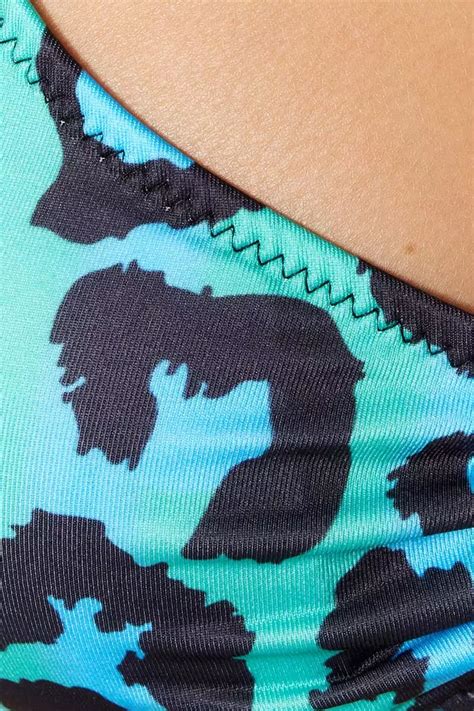 網上選購 Trendyol Animal Pattern Cut Out Bikini Top 系列 ZALORA香港