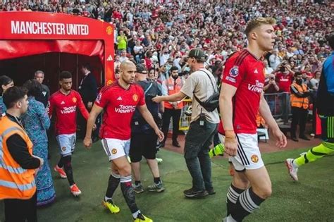 Manchester United Midfield Rebuild Might Start With An Unlikely