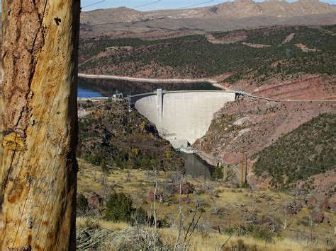 Moon Fotos: Flaming Gorge Dam