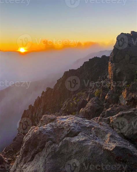 Hawaii sunrise volcano view 13565985 Stock Photo at Vecteezy