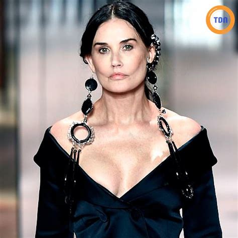 Apr S Son Apparition Sur Le Podium Fendi Demi Moore Est Accus E D