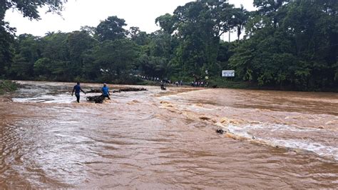 Cientos de familias incomunicadas en Peralvillo por crecida del río Ozama