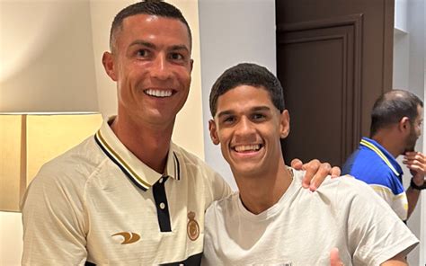 Encontro De Luva De Pedreiro Cristiano Ronaldo Viraliza Nas Redes