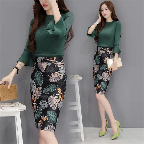 Women Sets Autumn 2 Piece Set Women Knitting Tops Package Hip Skirt Fashion Show Thin Green