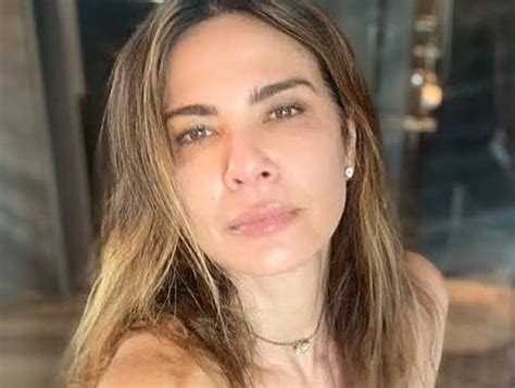 Luciana Gimenez Trava A Web Ao Posar Completamente Nua