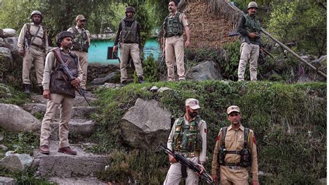 J K राजौरी एनकाउंटर में सेना के 5 जवान शहीद मुठभेड़ के दौरान हुआ बड़ा धमाका कार्रवाई जारी