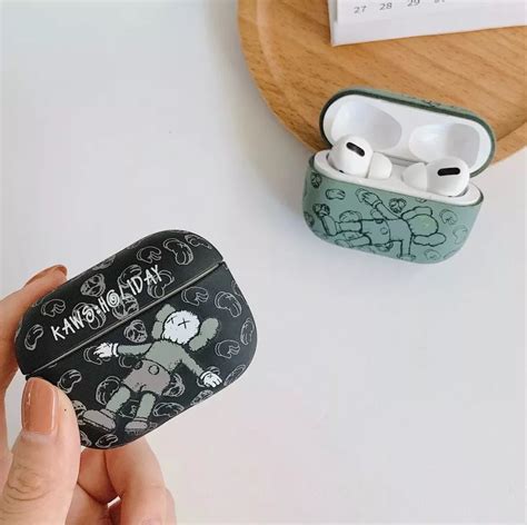 Funda De Airpods Pro 2 De Kaws Glow Fashion