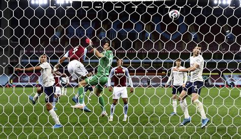 Foto Manchester City Lumat Aston Villa Di Villa Park Stadium Foto