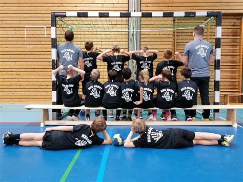 HSG Jugend in neuen Aufwärmshirts HSG Hardt Handball