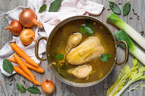 Brodo Di Pollo La Ricetta Tradizionale Del Miglior Brodo Di Pollo