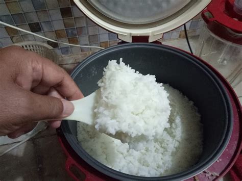 Jelang Pilpres Pemerintah Salurkan Rice Cooker Penanak Nasi Listrik