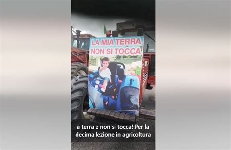 Protesta Agricoltori Italiani la mia terra è la mia Patria non si