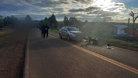 Mujer Herida En Un Choque Entre Un Auto Y Una Moto