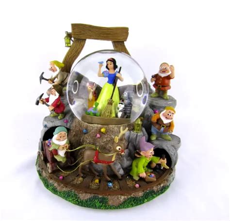 WDW WALT DISNEY Snow White Seven Dwarfs Snow Globe Whistle While You