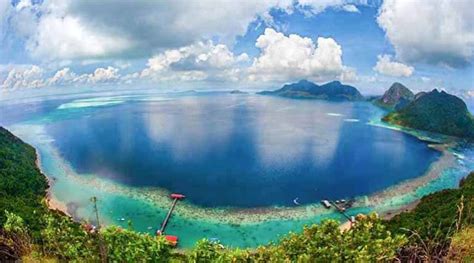 Hiking In Spectacular Bohey Dulang Sabah