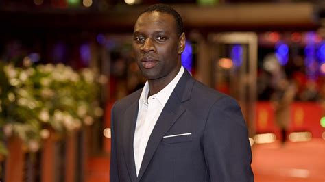 Omar Sy visé par des tirs de mortiers sur le tournage de la série Lupin