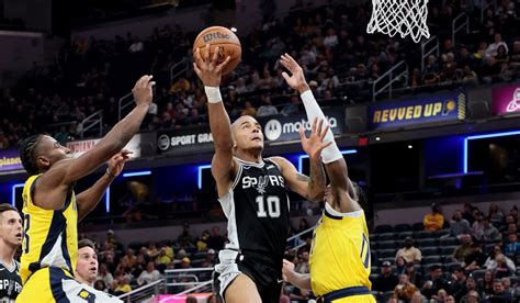 Spurs wymęczyli pierwsze zwycięstwo Sochan rzucił cztery punkty WP